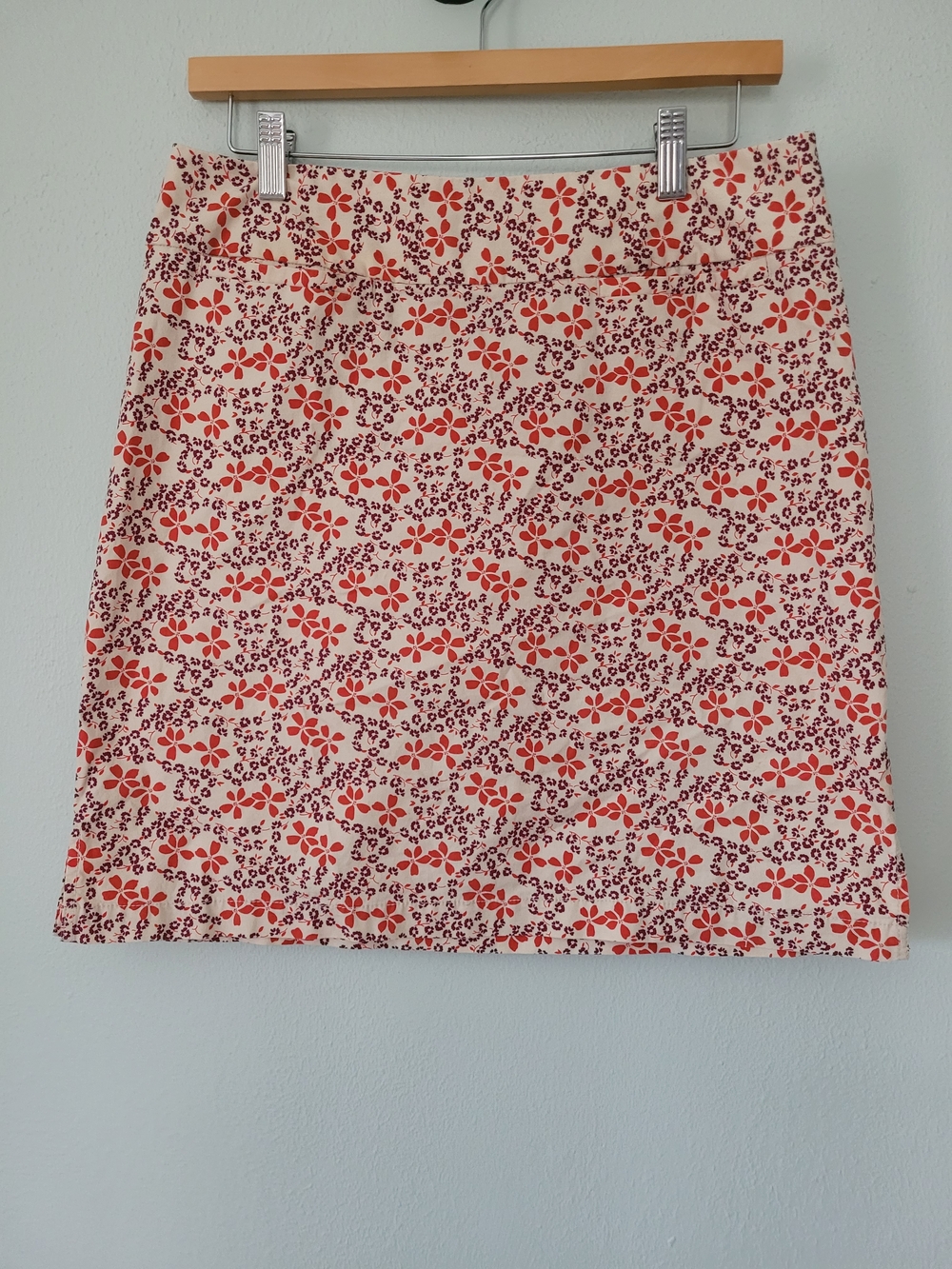 Cream Mini Skirt with Red Floral Pattern - GAP - Size 10 - Picture 1 of 4